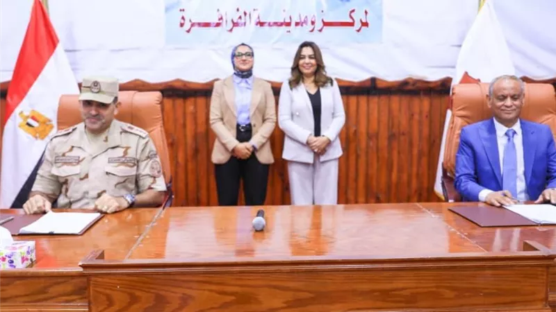 منال عوض ومحافظ الوادي الجديد تشهدان استلام مشروعات الصرف الصحي بالفرافرة