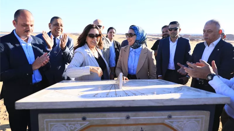 وزيرة التنمية المحلية ومحافظ الوادي الجديد تضعان حجر الأساس للمشروع المتكامل لتطوير بحيرة موط