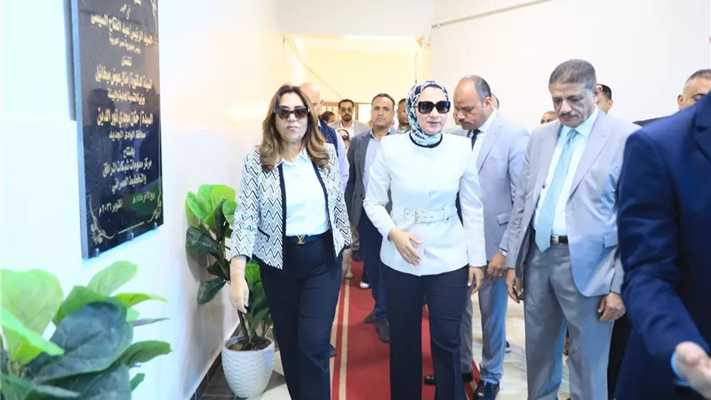 وزيرة التنمية المحلية ومحافظ الوادي الجديد تفتتحان مركز معلومات شبكات المرافق بمدينة الخارجة