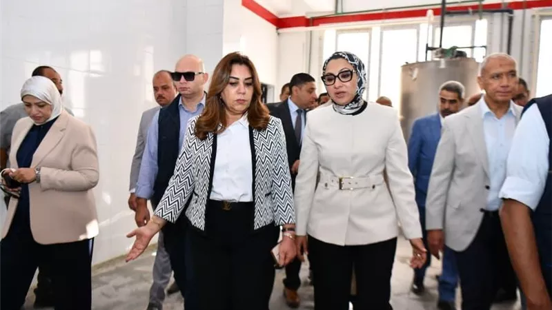 بتكلفة 21.8 مليون جنيه..وزيرة التنمية المحلية ومحافظ الوادي الجديد تفتتحان مجزر الخارجة المطور