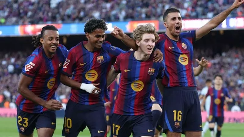 حكم إيطالي يقود مواجهة برشلونة وجالطة سراي في دوري أبطال أوروبا