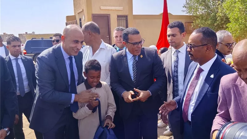وزير التعليم يتفقد مدارس حلايب وشلاتين ويستمع لمطالب المعلمين والإداريين