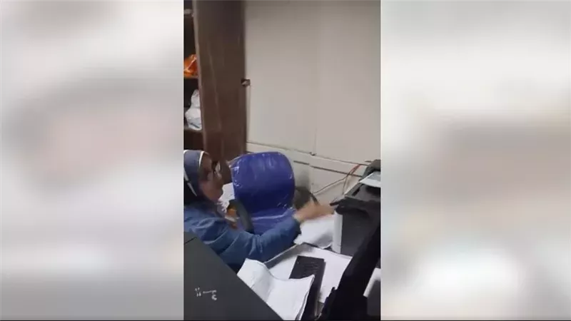 وزارة العدل تتواصل مع مواطن بعد تداول فيديو مشادة داخل مكتب تأمينات الهرم