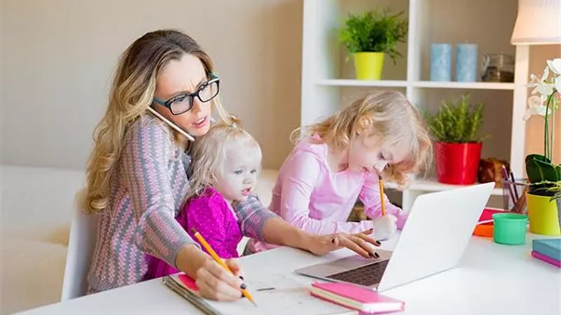 ليس مجرد تعب يومي.. علامات نفسية تكشف الإرهاق العاطفي لدى الأمهات