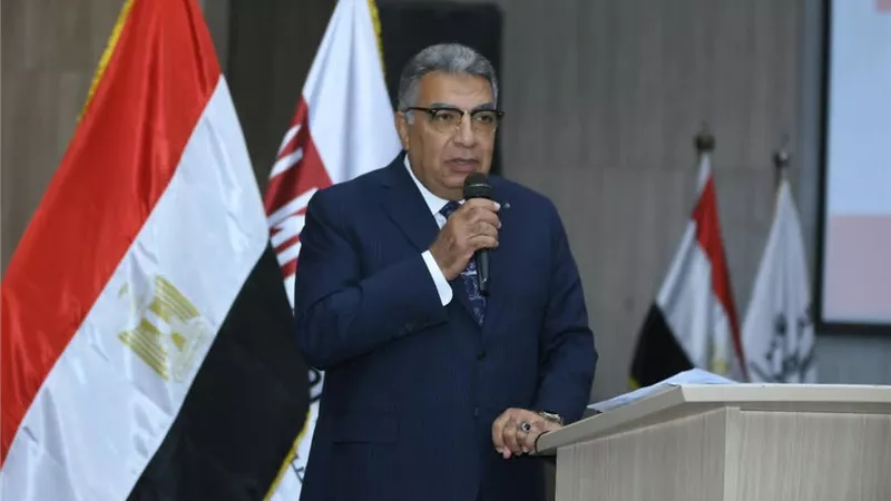 محافظ الدقهلية لطلاب جامعة المنصورة الجديدة: اقرأوا تاريخ مصر لتعرفوا مكانتها