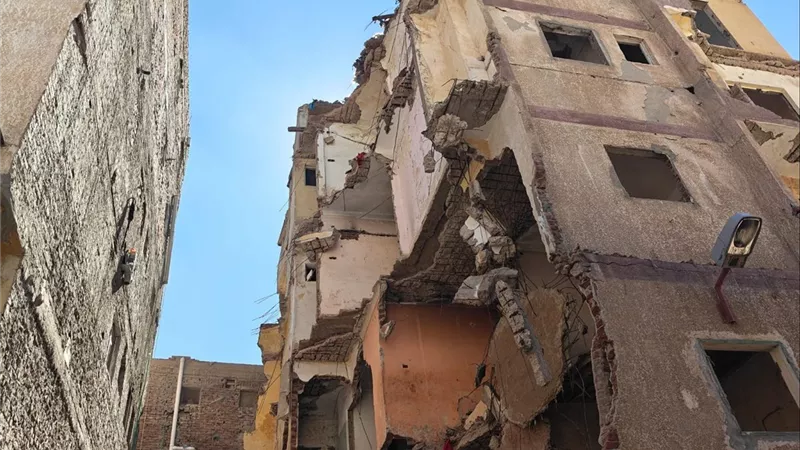 انهيار عقار خالٍ من السكان بالإسكندرية دون إصابات
