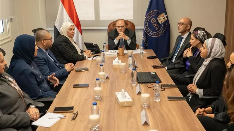 رئيس هيئة الدواء يبحث مع «فايزر» آفاق التعاون لتطوير المنظومة الدوائية وتعزيز الوعي الدوائي