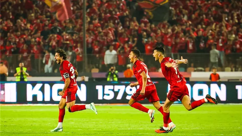 الأهلي يحسم القمة أمام الزمالك بثنائية ويعتلي صدارة الدوري المصري