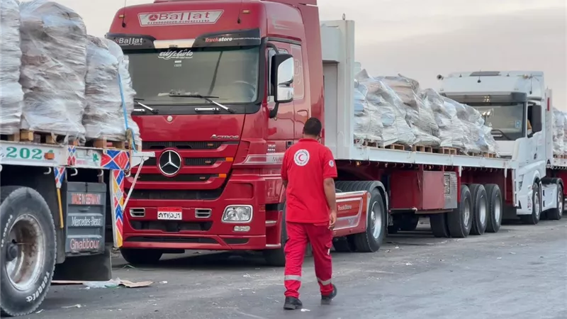 قافلة «زاد العزة 293» تحمل آلاف الأطنان من المساعدات الإنسانية