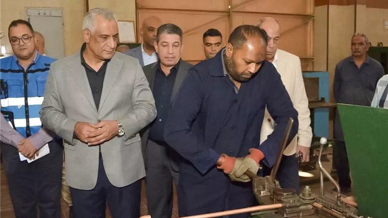 وزير الإنتاج الحربي يوجه رسائل حاسمة للعاملين بمصنع 360.. الجودة وزيادة الإنتاج وخفض الاستيراد