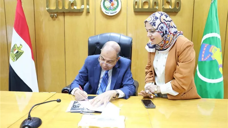 من العلاج إلى فرص العمل.. محافظ المنيا يوجه بحلول لمشكلات المواطنين