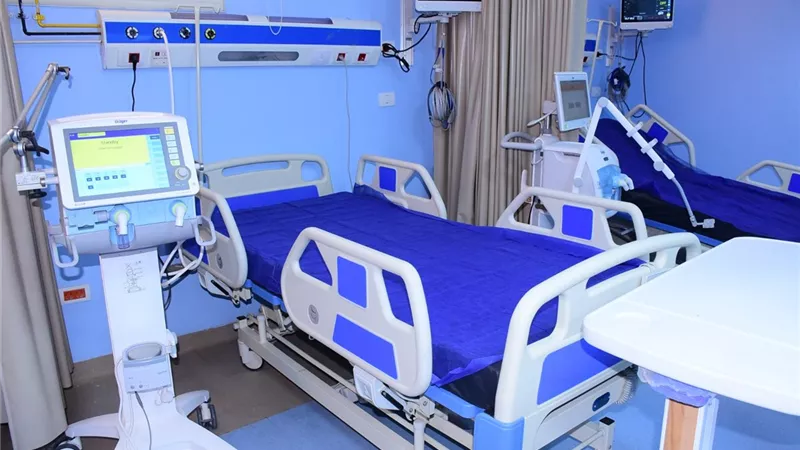 مستشفيات سوهاج الجامعية ترفع طاقتها الاستيعابية للحالات الحرجة إلى 281 سريرًا