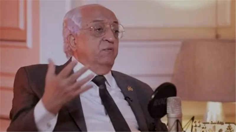 وزير الداخلية الأسبق يكشف كواليس نقل مبارك إلى سجن طرة وطلبه ضم نجليه علاء وجمال
