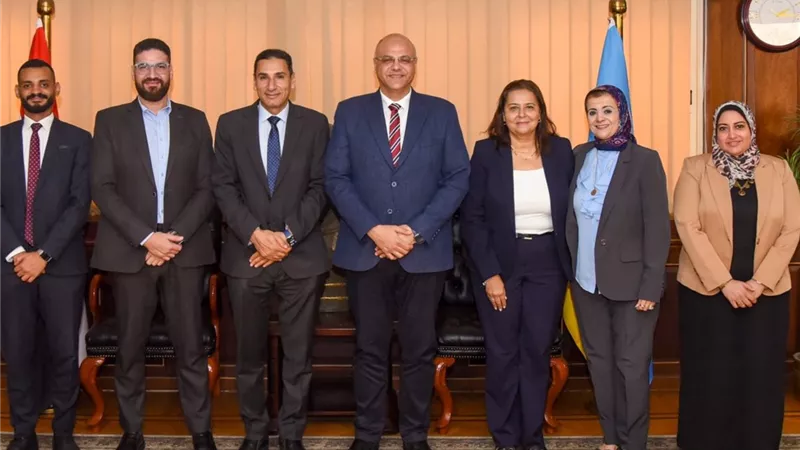 محافظ الإسكندرية يبحث تعزيز الأمن السيبراني وحماية الأطفال من مخاطر الإنترنت