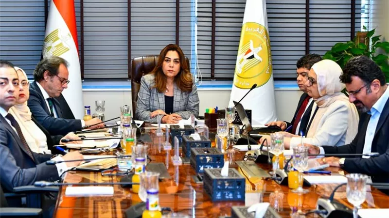 وزيرة التنمية المحلية والبيئة تبحث مع نظيرها الأسترالي دعم الطاقة المتجددة والنقل الكهربائي