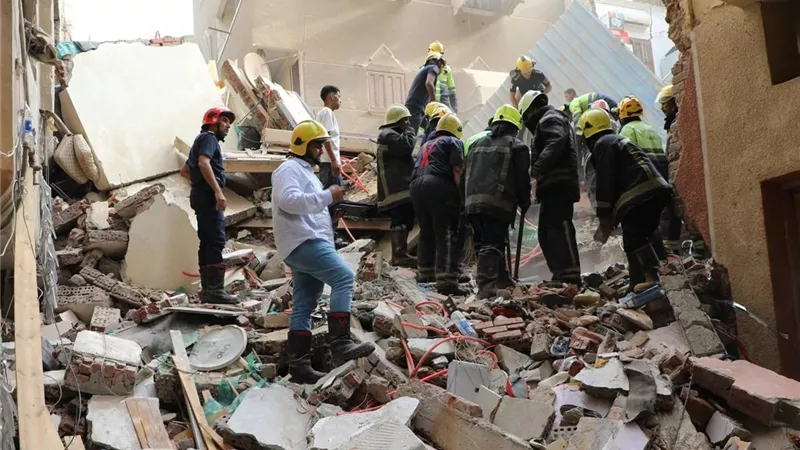 استمرار البحث عن ناجين أسفل أنقاض عقار حدائق القبة.. وإنقاذ 6 أشخاص حتى الآن