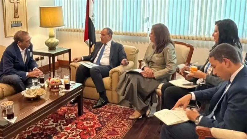 وزير الخارجية يلتقي الرئيس التنفيذي لأحد أكبر الشركات التايلندية العاملة في مجال البتروكيماويات