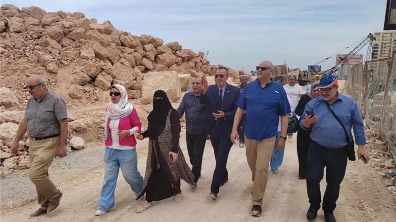 محافظ الإسكندرية ورئيس هيئة حماية الشواطئ يتفقدان مشروعات حماية واستعادة شواطئ المدينة