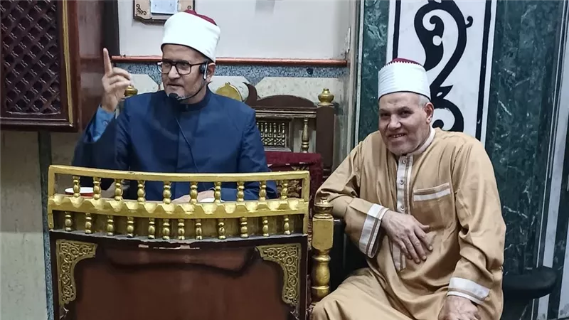 مدير مديرية أوقاف سوهاج يتابع شرح كتاب «الشمائل المحمدية» بمسجد الشهيد
