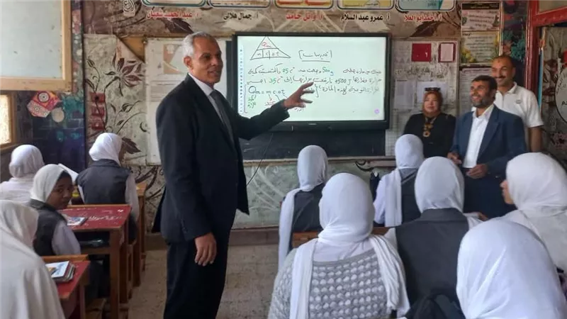 وكيل تعليم سوهاج يتابع انتظام الدراسة بمدارس إدارة دار السلام التعليمية 