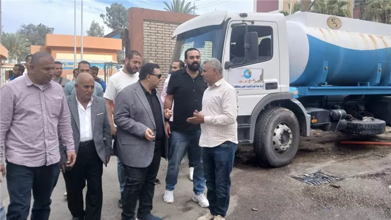 رئيس مياه القناة يتفقد جراج السيارات ومحطة أبو عطوة الرئيسية.. صور 
