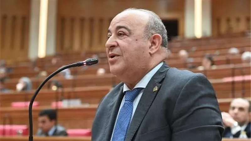 مجدي مرشد يطالب بمراجعة مناهج الابتدائي: كثرة التقييمات وصعوبة الدراسة تفرضان إعادة النظر
