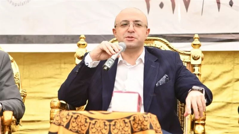  محافظ الفيوم يتابع الحالة الصحية لمسن قبل نقله للمستشفى بعد تعرضه لأزمة صحية مفاجئة