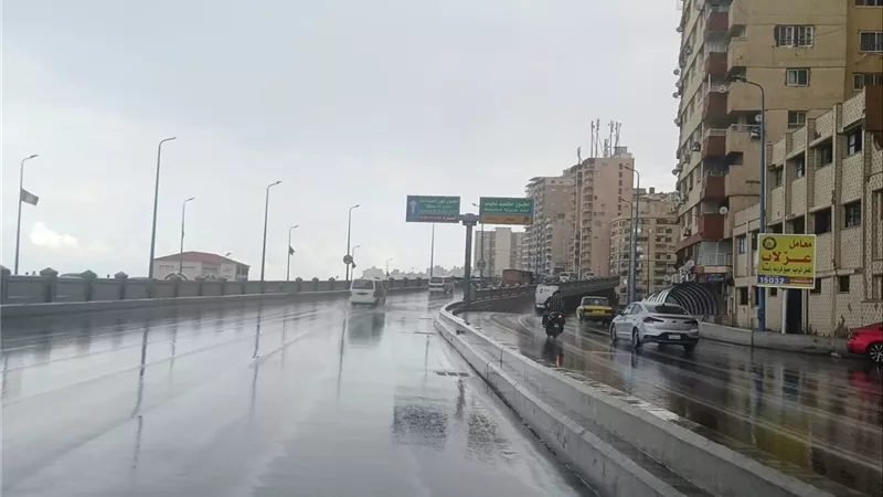 محافظ الإسكندرية يتابع من خلال غرفة العمليات الرئيسية ومركز السيطرة تداعيات الطقس