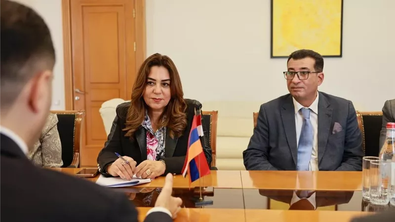 وزيرة التنمية المحلية تبحث مع وزير البيئة الأرميني سبل تعزيز التعاون المشترك