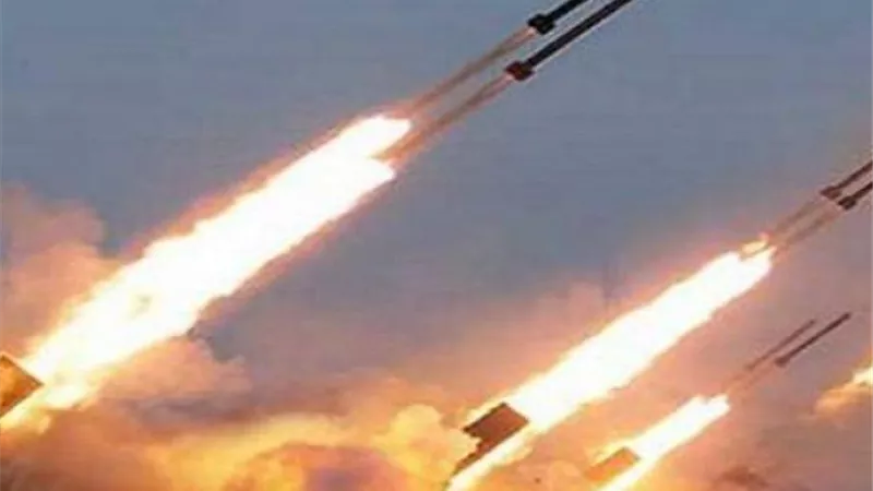 هجوم خطير يهز السعودية.. 10 مسيرات وصواريخ تستهدف مطار الملك خالد