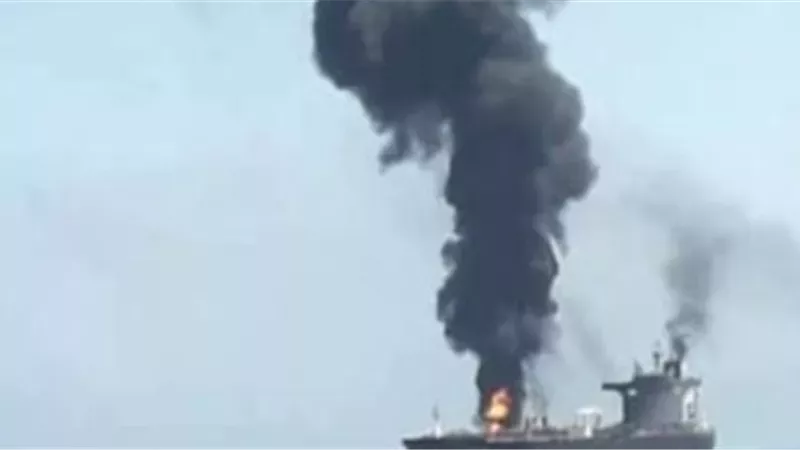 الجيش الإيراني يعلن حريق ناقلة نفط في مضيق هرمز