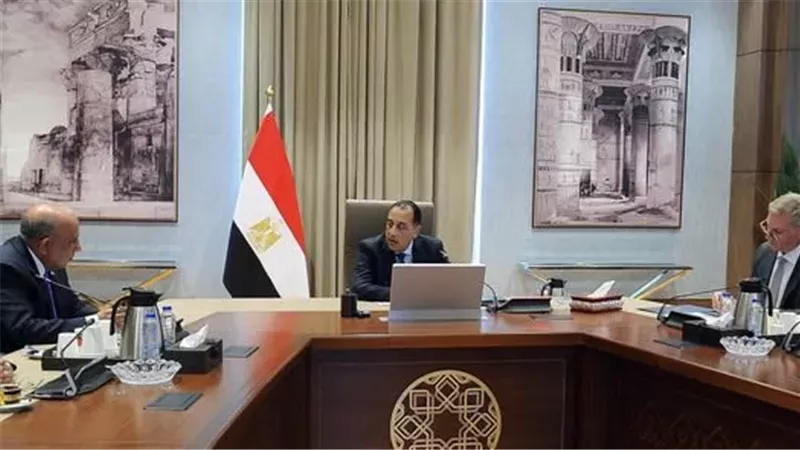 مدبولي يستعرض إنجازات قطاع الطاقة استعدادا ل