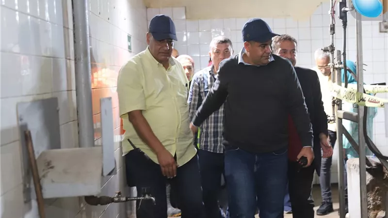 رئيس صرف الإسكندرية يتابع جاهزية المحطات وانتشار فرق العمل خلال موجة الأمطار