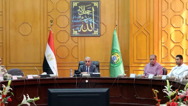 محافظ الإسماعيلية يستقبل وفود 16 فرقة مشاركة بمهرجان الفنون الشعبية (صور)