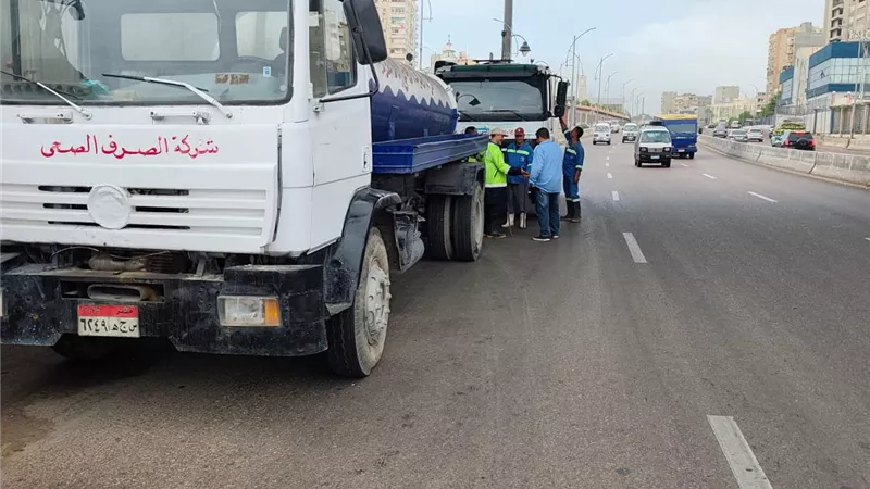 محافظ الإسكندرية يوجه بتكثيف التواجد الميداني لمواجهة الأمطار الغزيرة