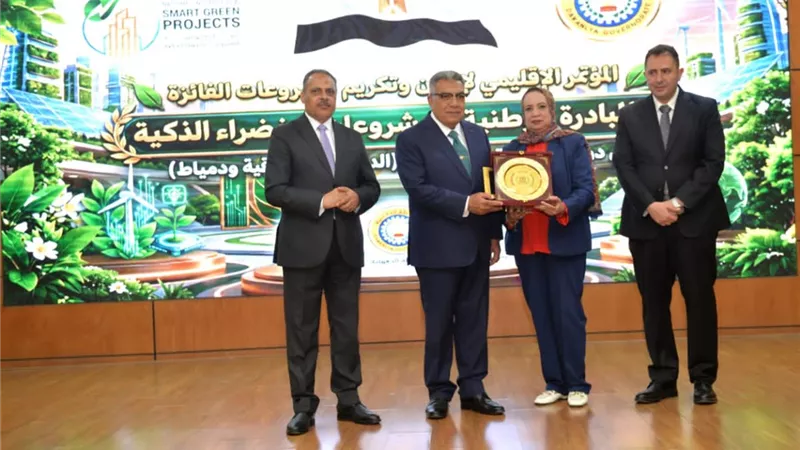 وكيل «صحة الدقهلية» يكرّم نماذج متميزة من مستشفيي أجا النموذجي ودكرنس العام