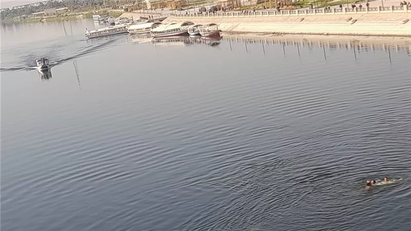 الشباب قفزوا وراها في النيل.. إنقاذ فتاة ألقت بنفسها من أعلى كوبري دندرة