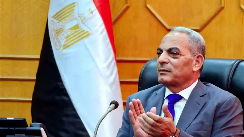 محافظ الإسماعيلية: المقاومة الشعبية ملحمة وطنية خالدة تجسد بسالة أبناء المحافظة