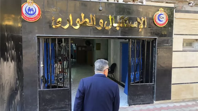 جولة مفاجئة لمحافظ الدقهلية بمستشفى طلخا المركزي.. وتكليفات بمتابعة النظافة