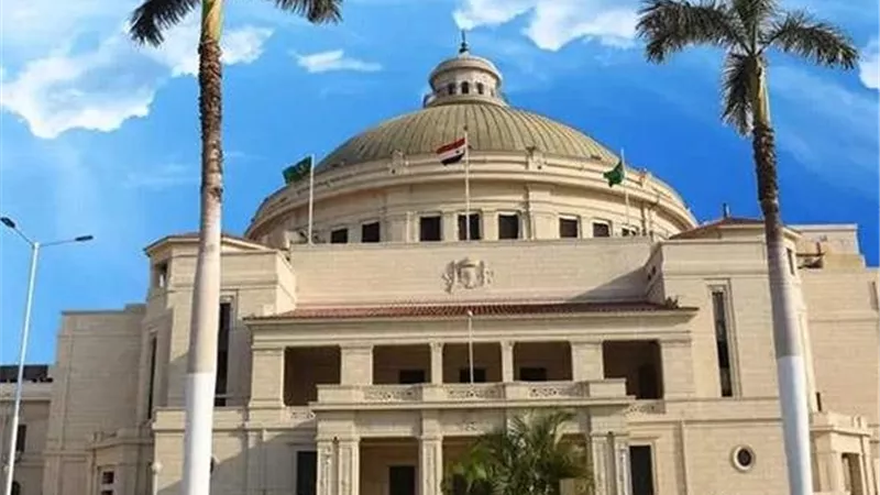 جامعة القاهرة تخدم 4500 مواطن بالواحات البحرية مجانًا.. وإجراء 45 عملية جراحية