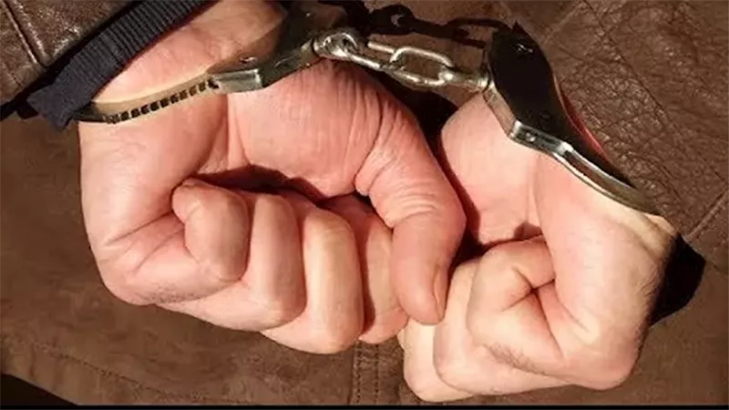  ضبط متهم هارب من حكم بالسجن 15 سنة بعد مطاردة فوق أسطح المنازل بالمنيا
