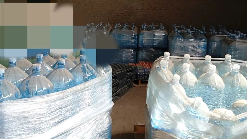ضبط 32 ألف زجاجة مياه مجهولة المصدر داخل مخزن غير مرخص بالإسماعيلية  