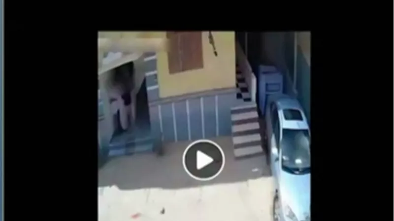 بسبب خلافات الجيرة.. ضبط شخص وسيدة بتهمة الاعتداء على أسرة بالبحيرة