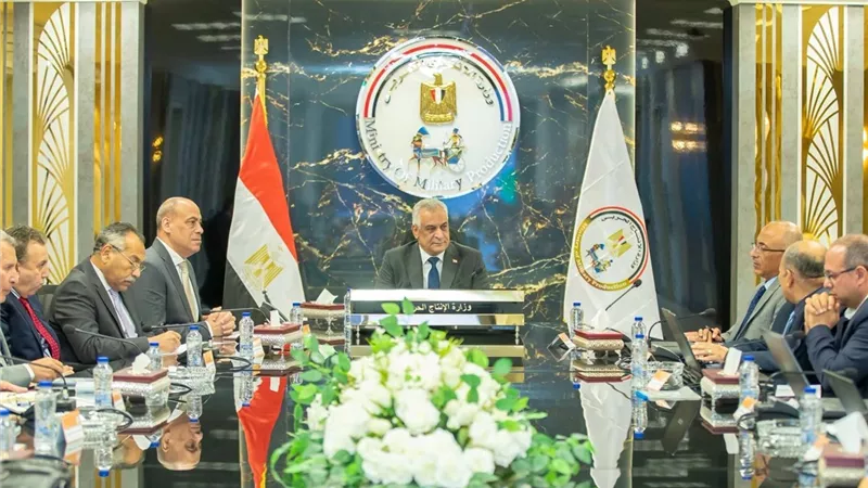 وزير الدولة للإنتاج الحربي يتابع الموقف التنفيذي لمشروعات 
