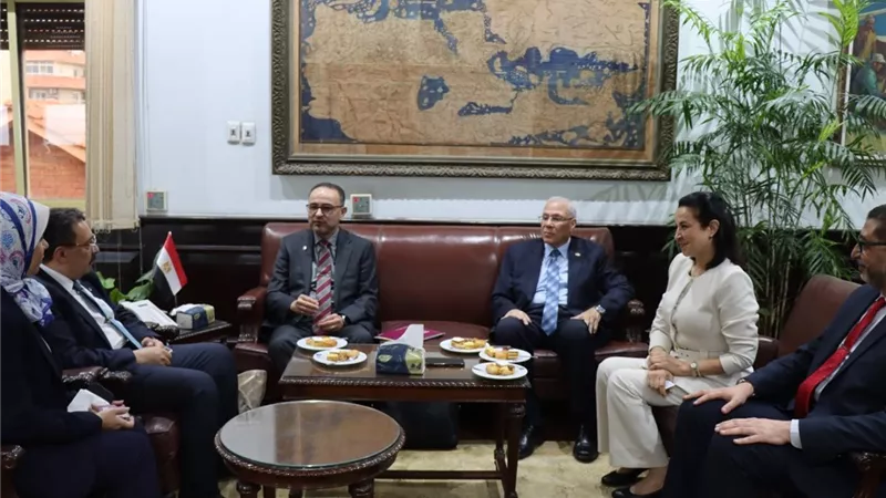 جامعة الإسكندرية توقّع اتفاقية للتبادل الطلابي والأكاديمي مع كلية «ديجروت» للأعمال بجامعة ماكماستر الكندية