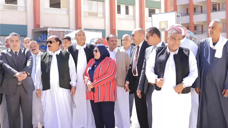 في ثالث جولاته .. وفد المركزية يتفقد أعمال رفع كفاءة مرافق مدرسة المعناوي بمطروح