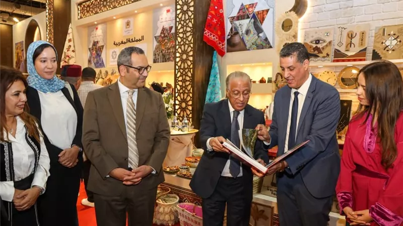 آلاف الزوار وسفراء ووفود جامعية في اليوم الثاني لمعرض «تراثنا 2026»