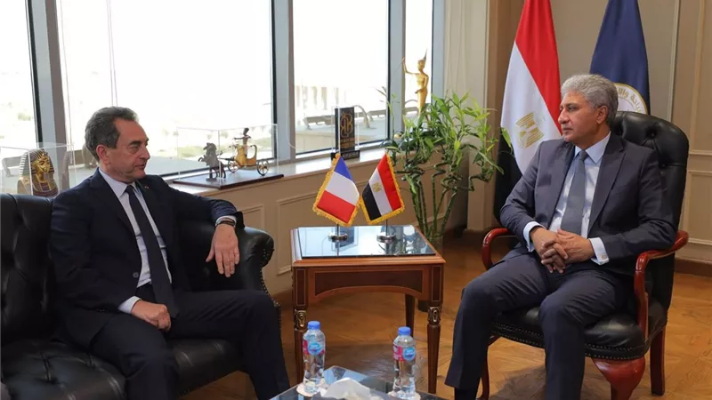 مباحثات مصرية فرنسية لتعزيز السياحة والتدريب الفندقي وصون التراث الأثري