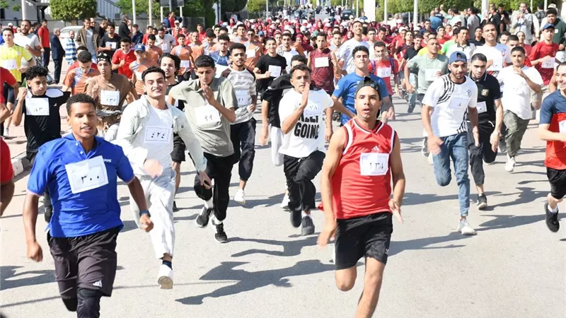 بمشاركة 300 متسابق.. جامعة القناة تحتفل بنصر أكتوبر بماراثون طلابي| صور