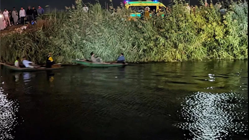 الإنقاذ النهري ينجح في استخراج جثمان عريس من داخل ترعة نجع ح